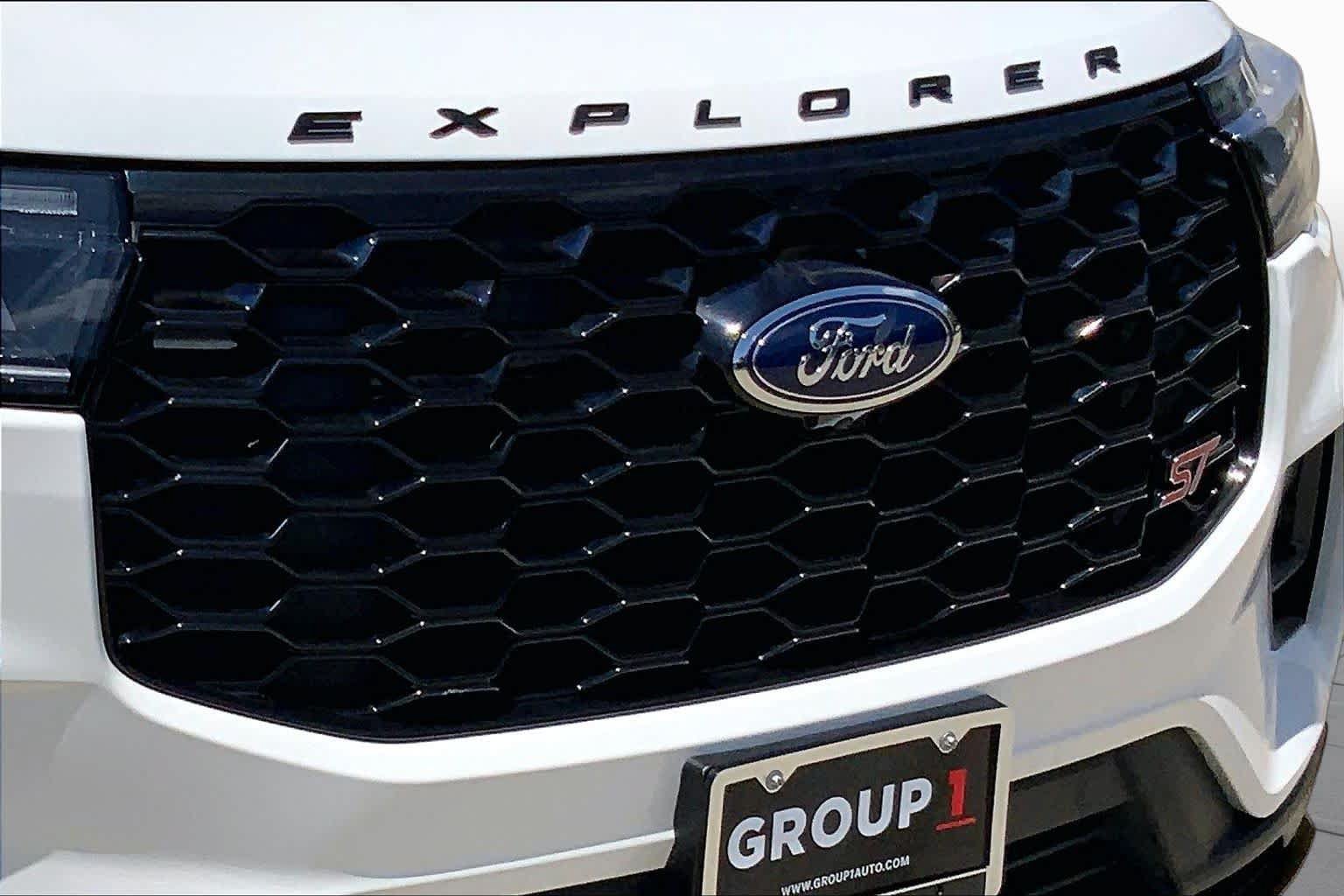 Used 2025 Ford Explorer ST AWD/4WD image 29