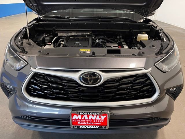 Used 2024 Toyota Highlander XLE AWD/4WD image 9