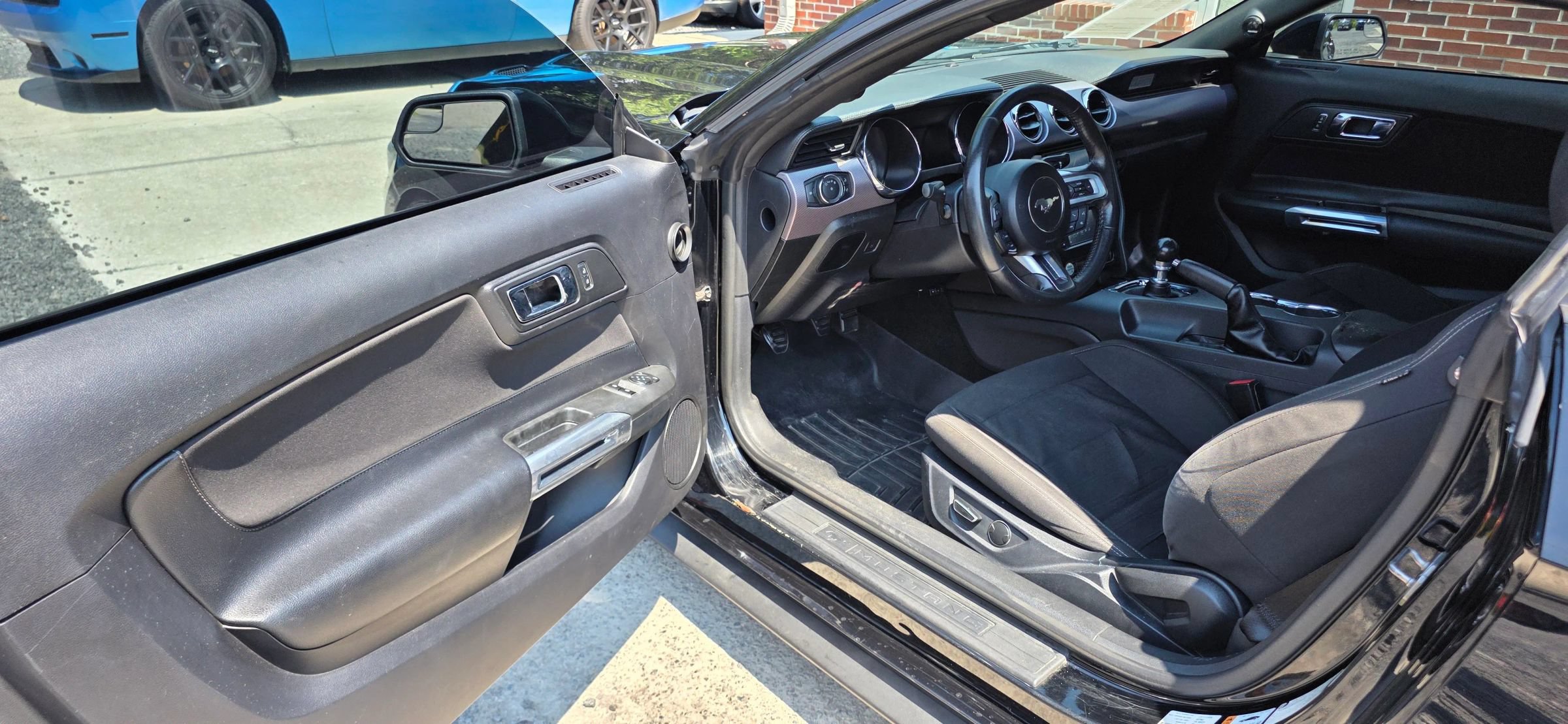 Used 2017 Ford Mustang GT w/ Black Accent Package RWD image 9