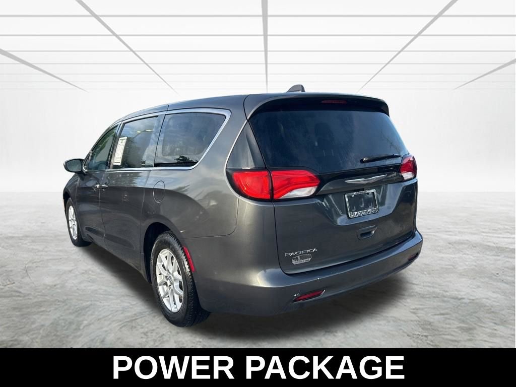 Used 2017 Chrysler Pacifica LX FWD image 7