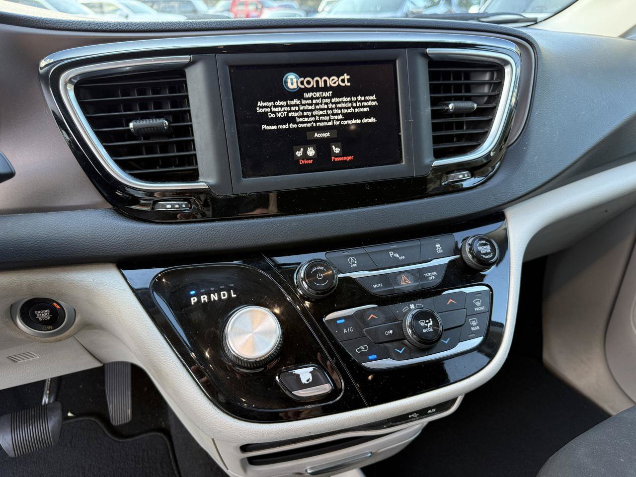 Used 2020 Chrysler Voyager LX w/ Cold Weather Group FWD image 17