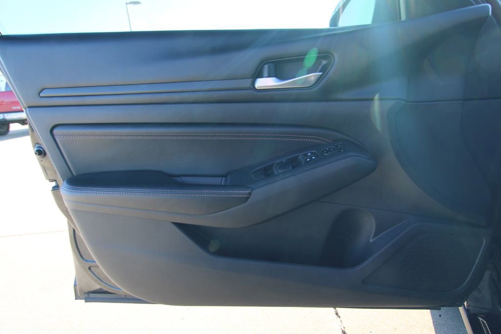 Used 2021 Nissan Altima 2.5 SR w/ SR Premium Package image 39