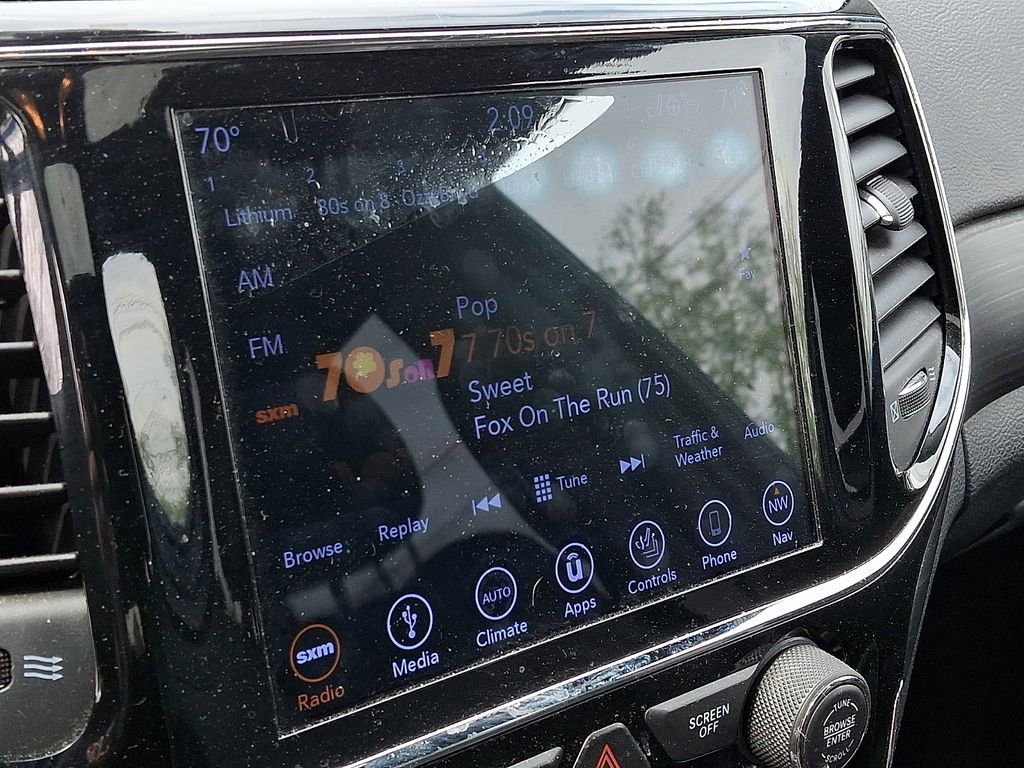 Used 2019 Jeep Grand Cherokee Altitude image 18