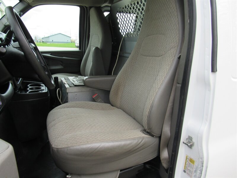Used 2015 Chevrolet Express 2500 RWD image 13