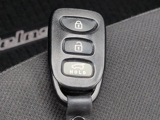 Used 2017 Hyundai Veloster FWD image 26
