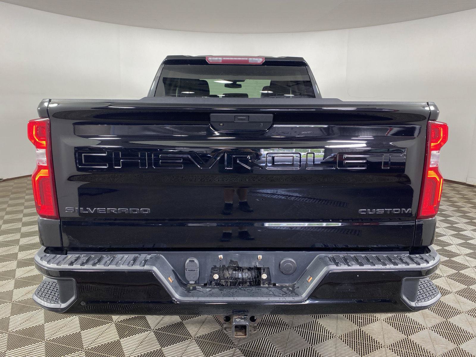 Used 2019 Chevrolet Silverado 1500 Custom w/ Custom Value Package AWD/4WD image 6