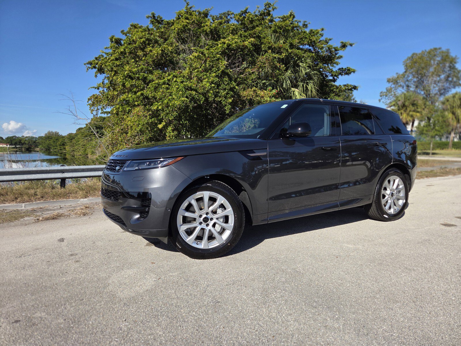 New 2026 Land Rover Range Rover Sport SE image 1