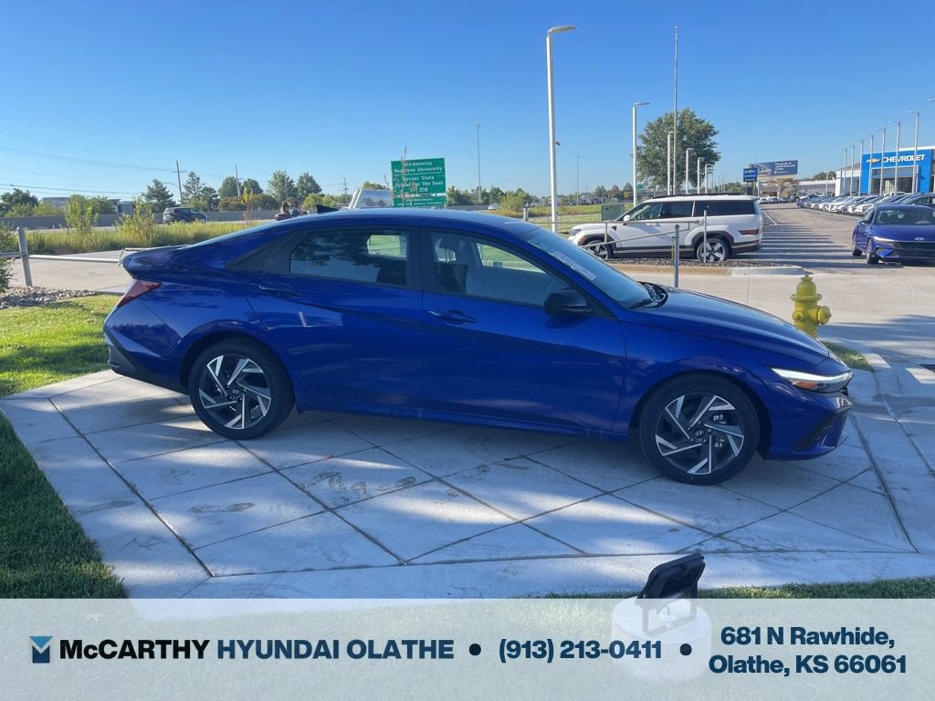 Used 2025 Hyundai Elantra Sport FWD image 16