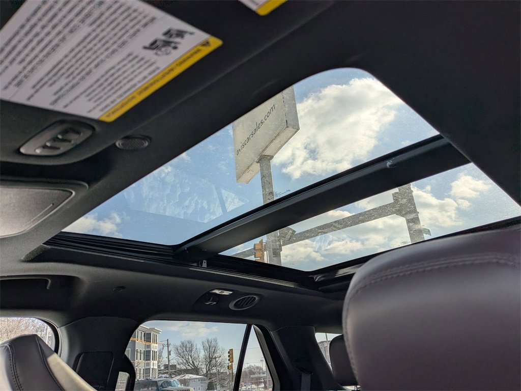 Used 2025 Ford Explorer Platinum w/ LUX Leather Package image 28