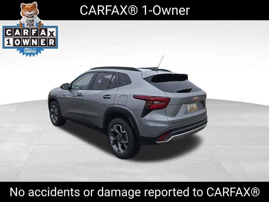 Used 2024 Chevrolet Trax LT w/ Sunroof Package image 4