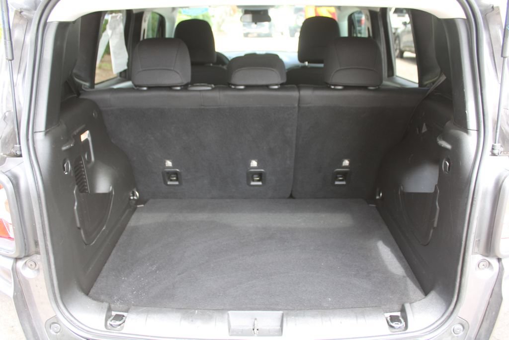 Used 2021 Jeep Renegade Latitude FWD image 11