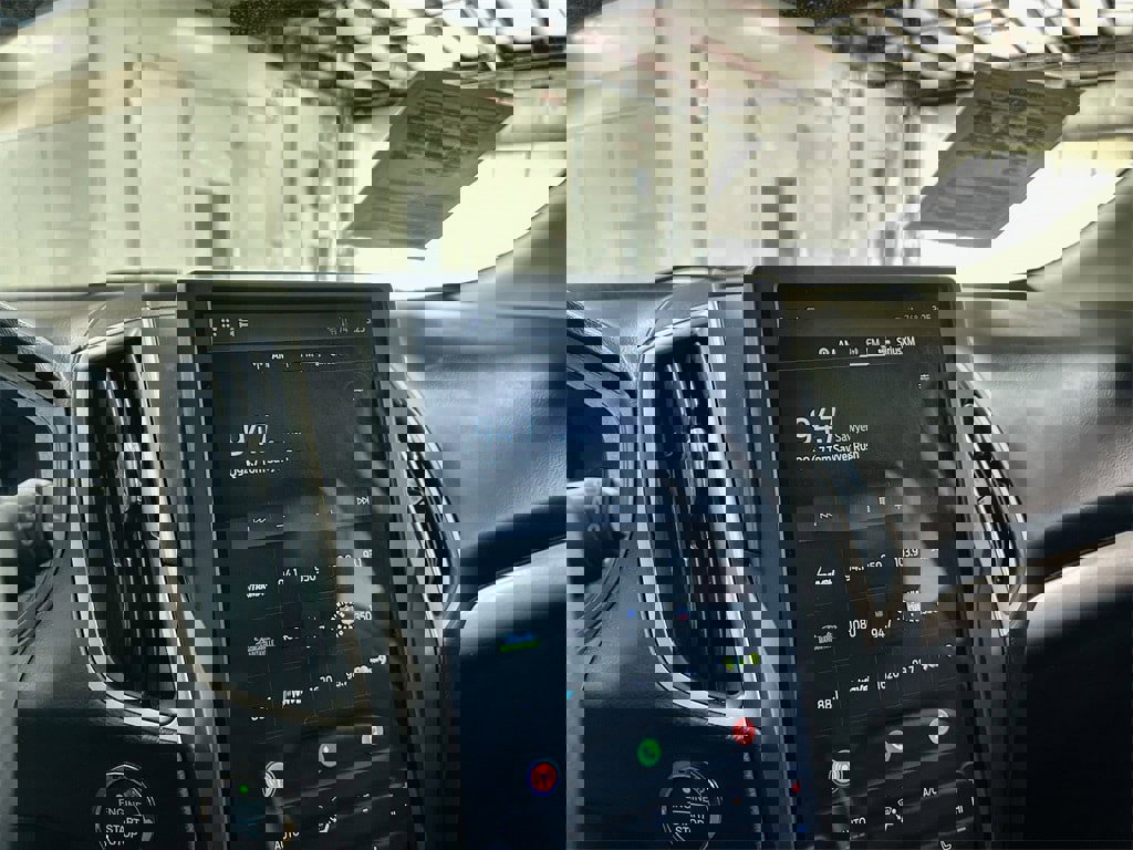 Used 2024 Ford Edge SEL image 32