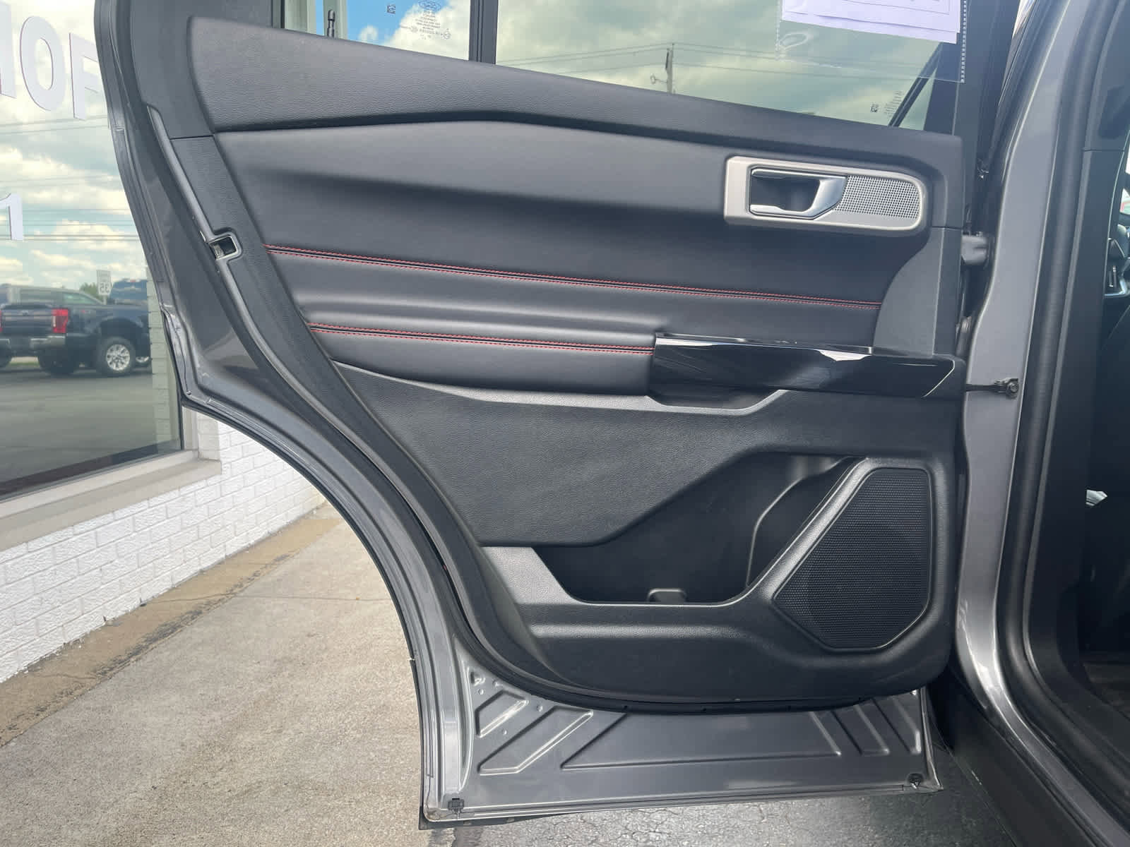 Used 2022 Ford Explorer ST-Line image 16