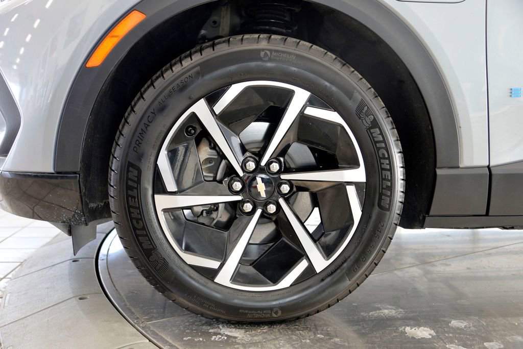 Certified 2025 Chevrolet Equinox EV LT image 10