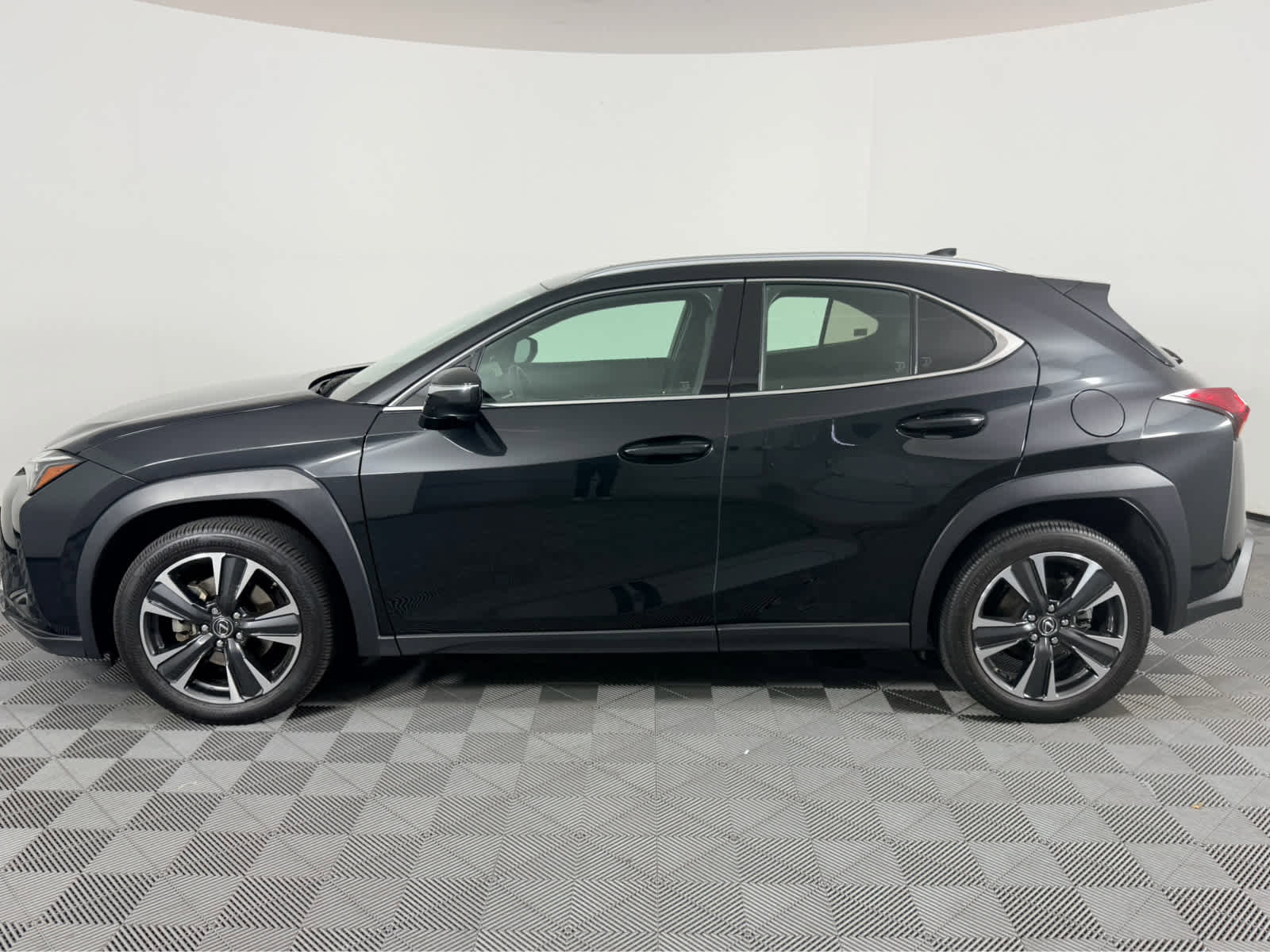 Used 2024 Lexus UX 250h FWD image 6