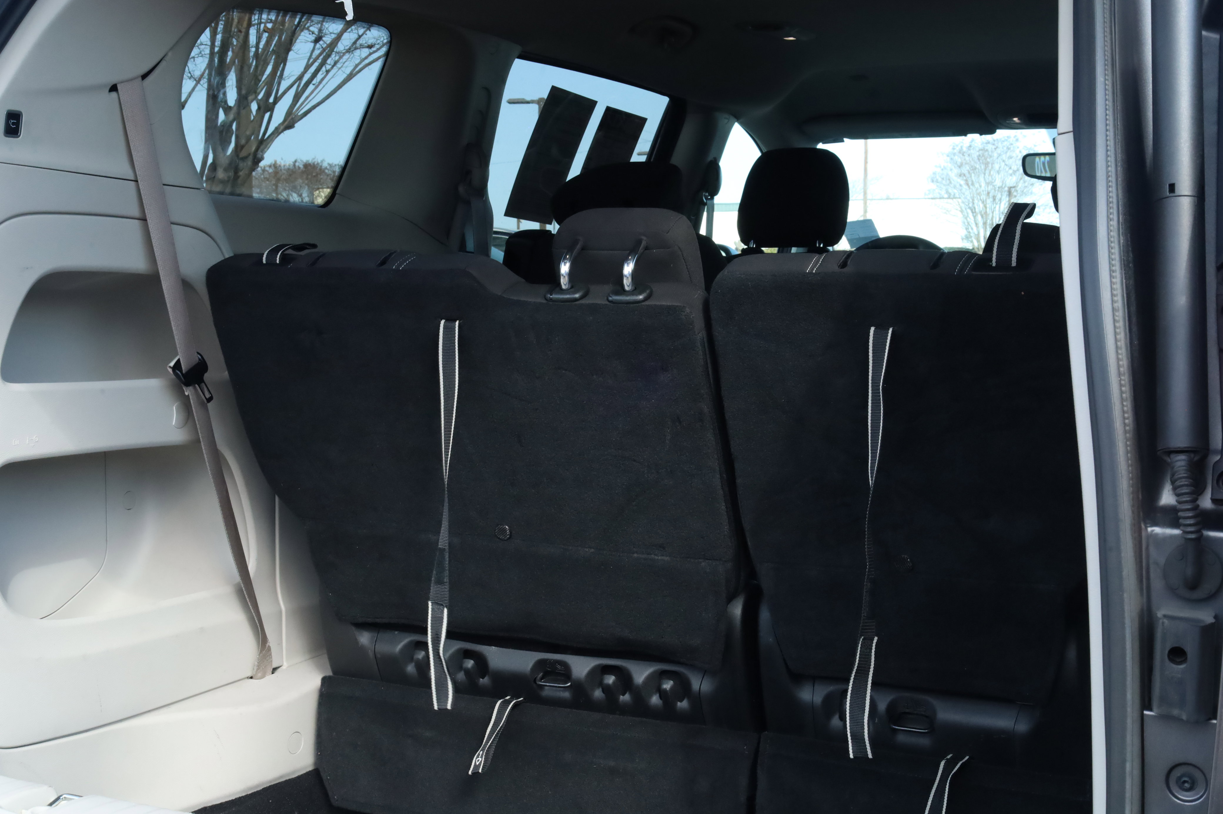 Used 2023 Chrysler Voyager LX image 16