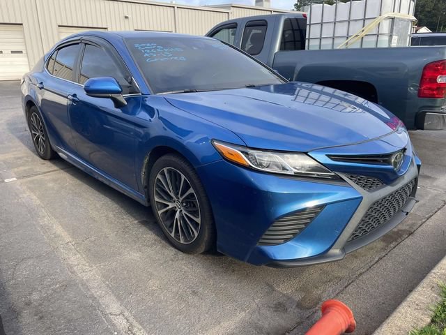 Used 2020 Toyota Camry SE FWD image 1