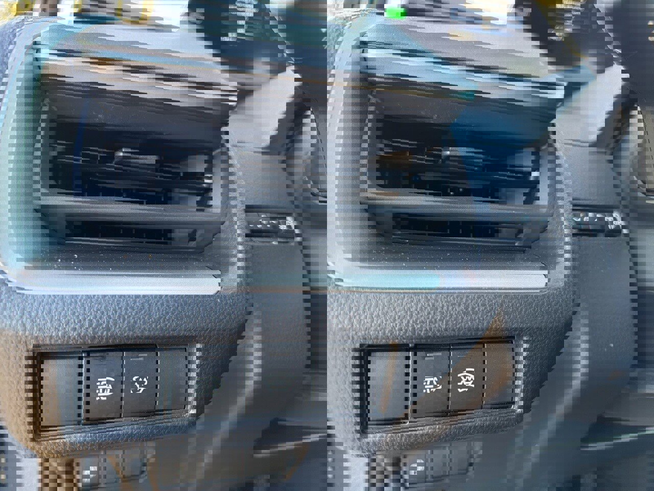 Used 2025 Toyota Prius LE image 11