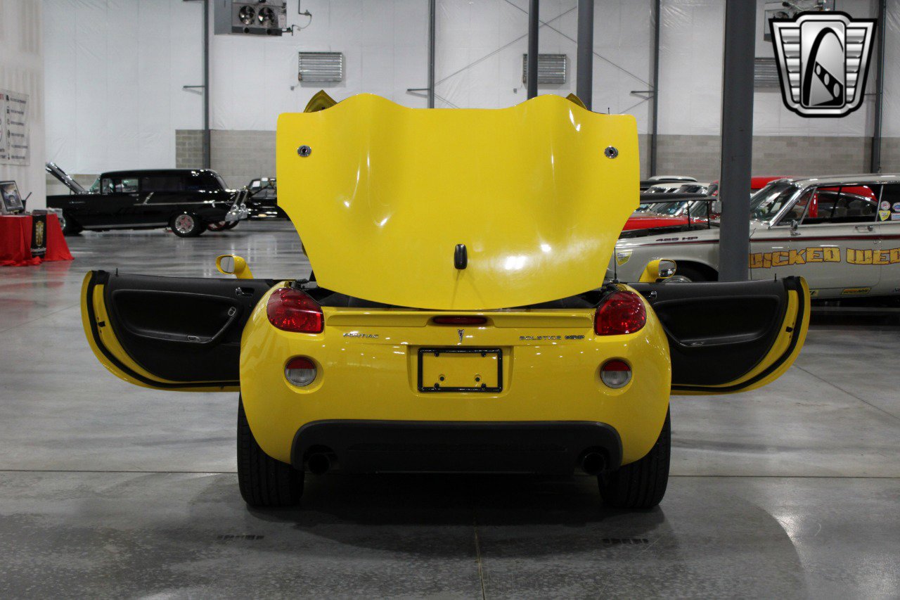 Used 2008 Pontiac Solstice GXP w/ Premium Package image 18