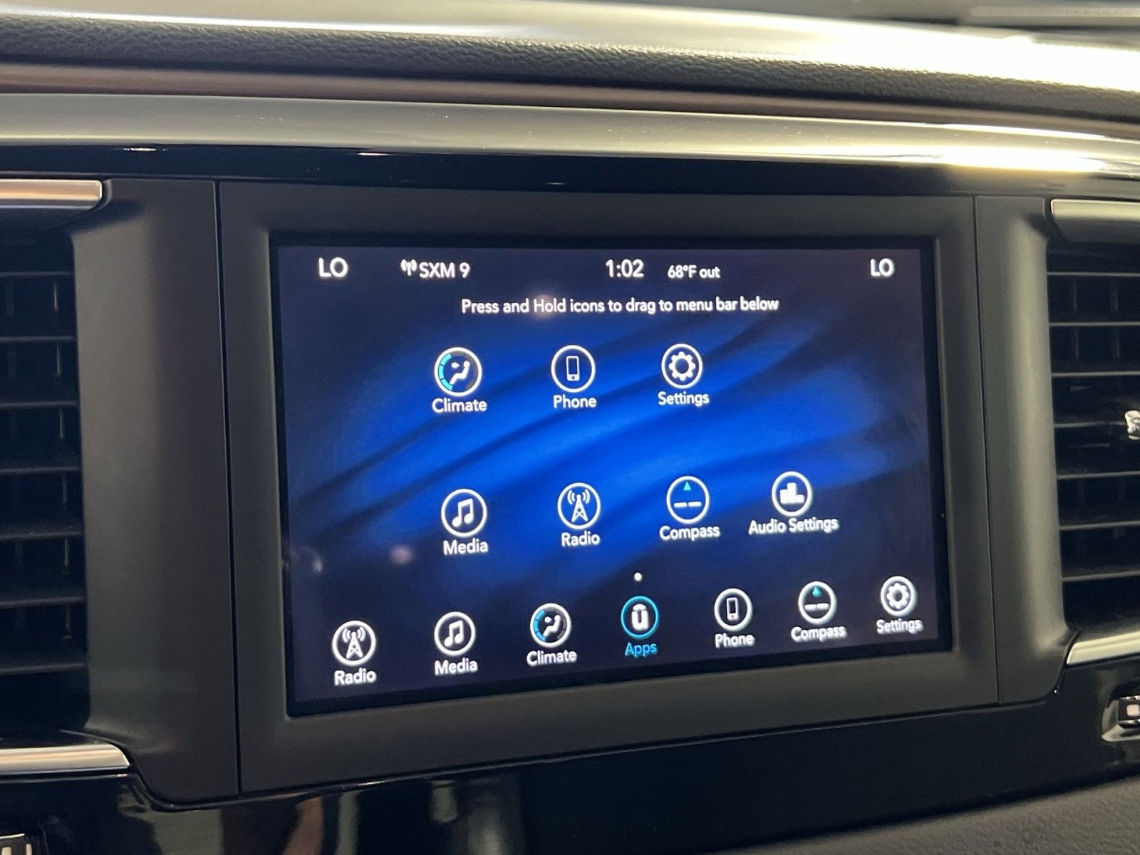 Used 2019 Chrysler Pacifica Touring Plus w/ Tire & Wheel Group FWD image 21