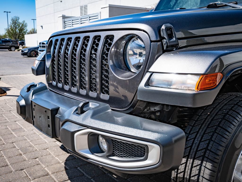 Used 2023 Jeep Gladiator Sport image 3