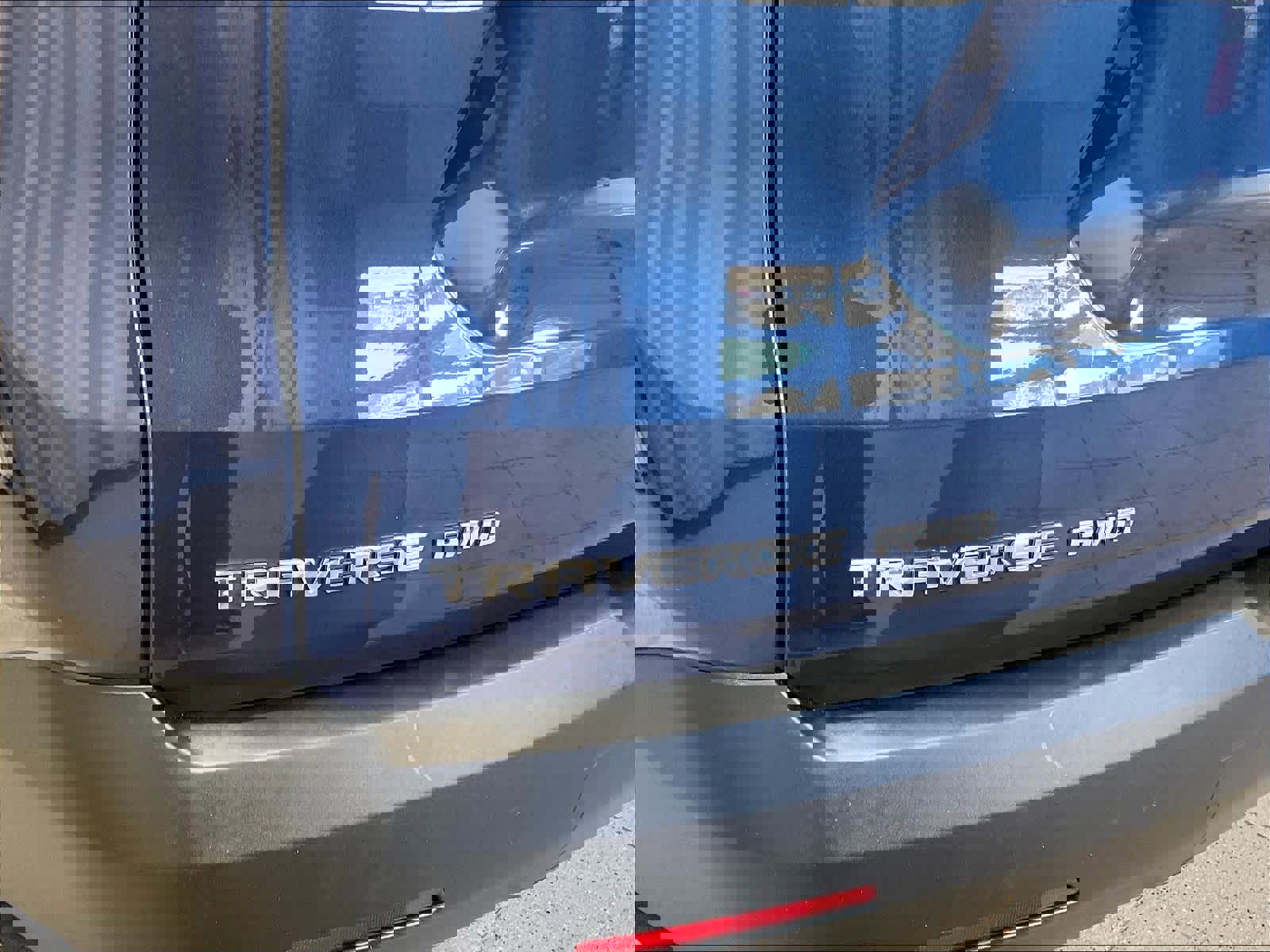 Used 2023 Chevrolet Traverse LT w/ LPO, Floor Liner Package AWD/4WD image 28