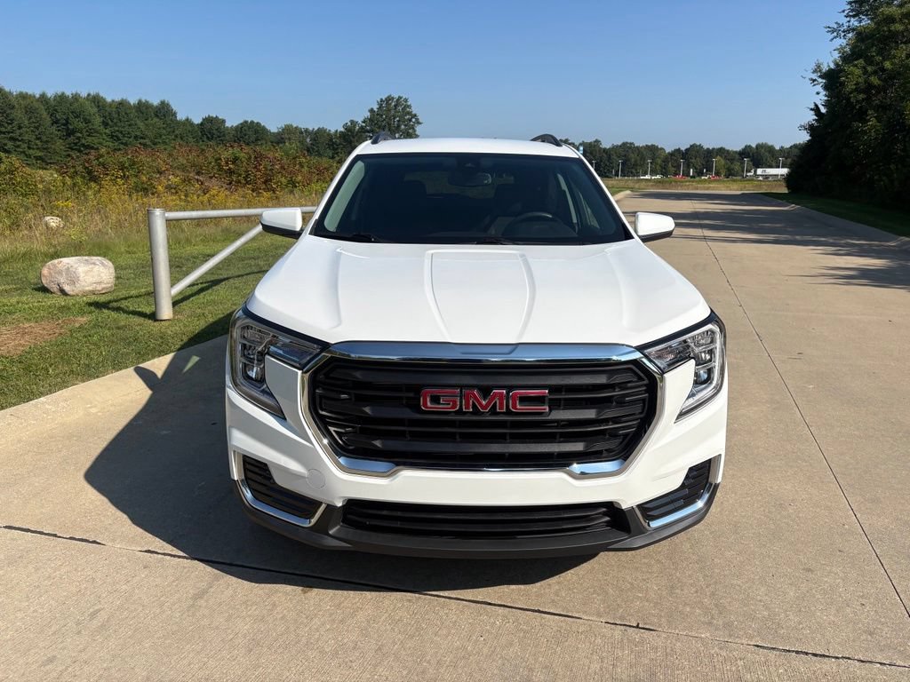 Used 2023 GMC Terrain SLE w/ Driver Convenience Package FWD image 12