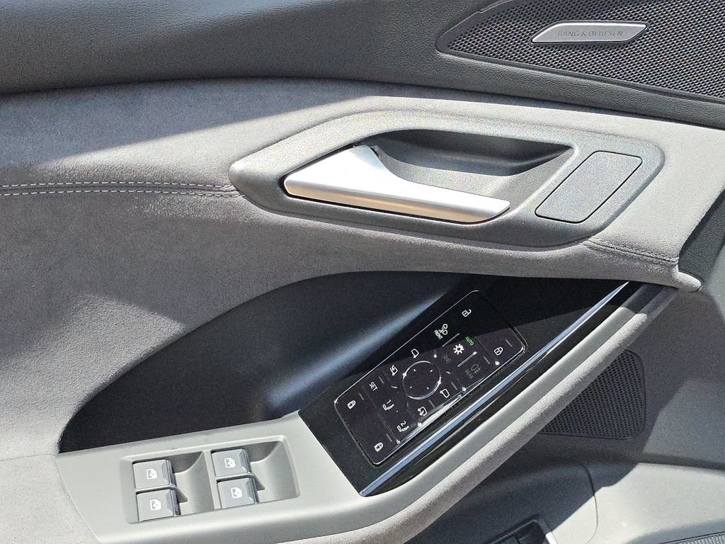 New 2027 Audi SQ6 e-tron Premium Plus AWD/4WD image 19
