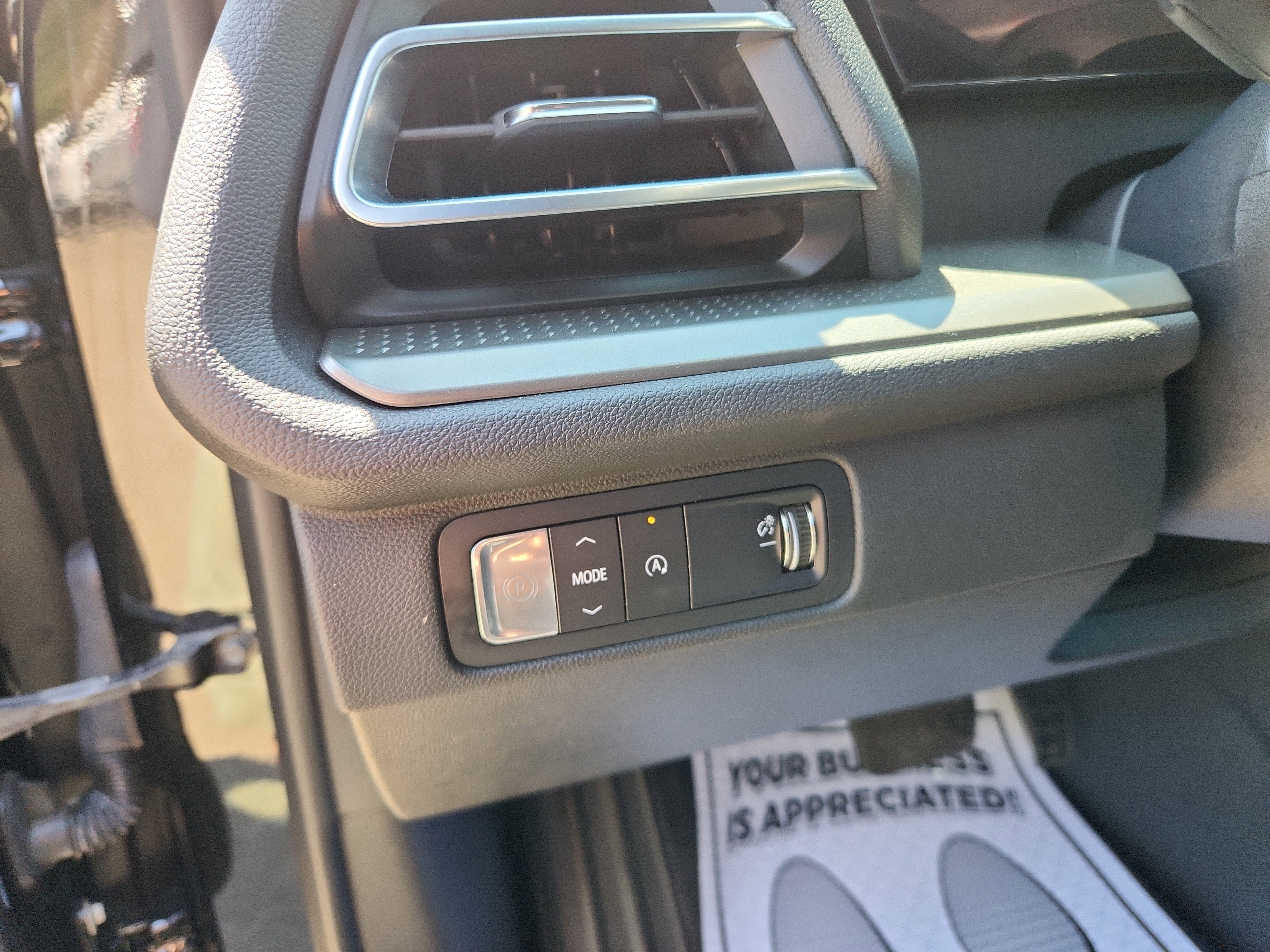 Used 2025 Chevrolet Traverse LT image 17