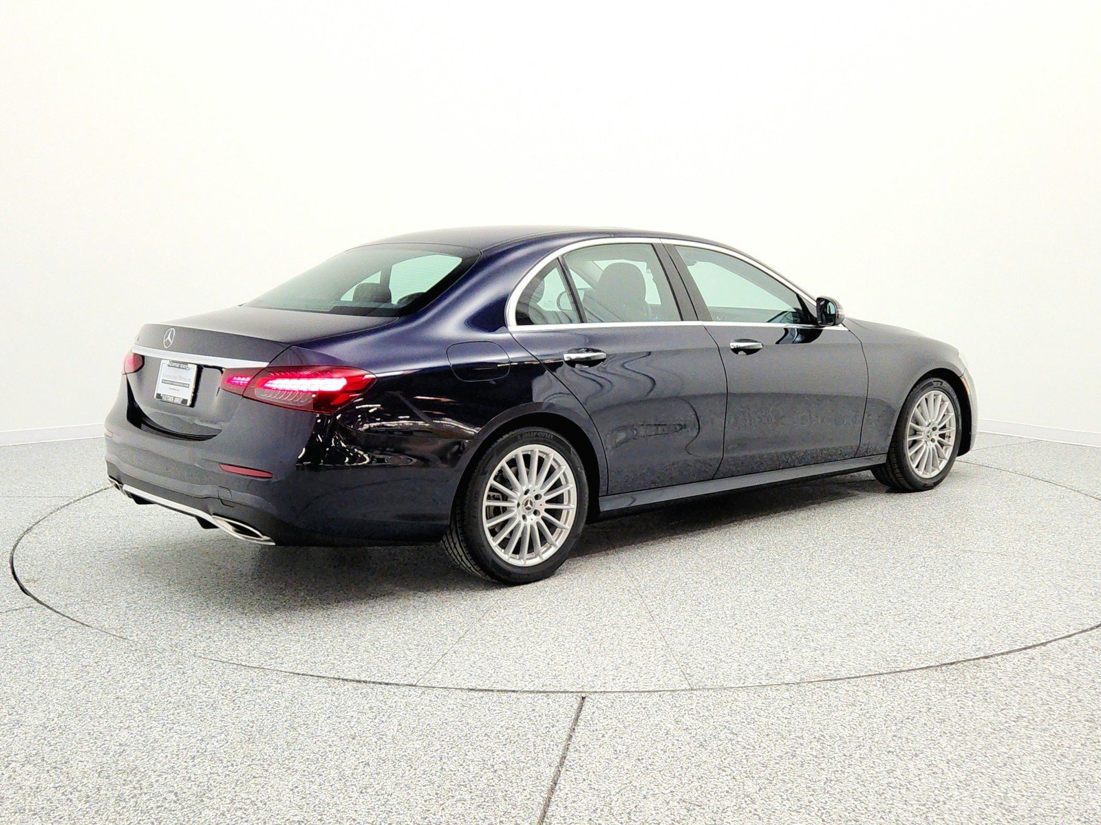 Used 2022 Mercedes-Benz E 350 Sedan image 5