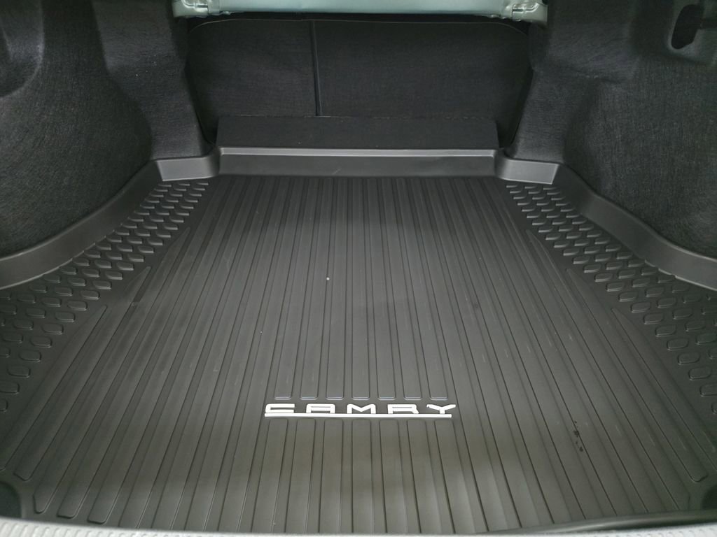 Used 2025 Toyota Camry SE image 13