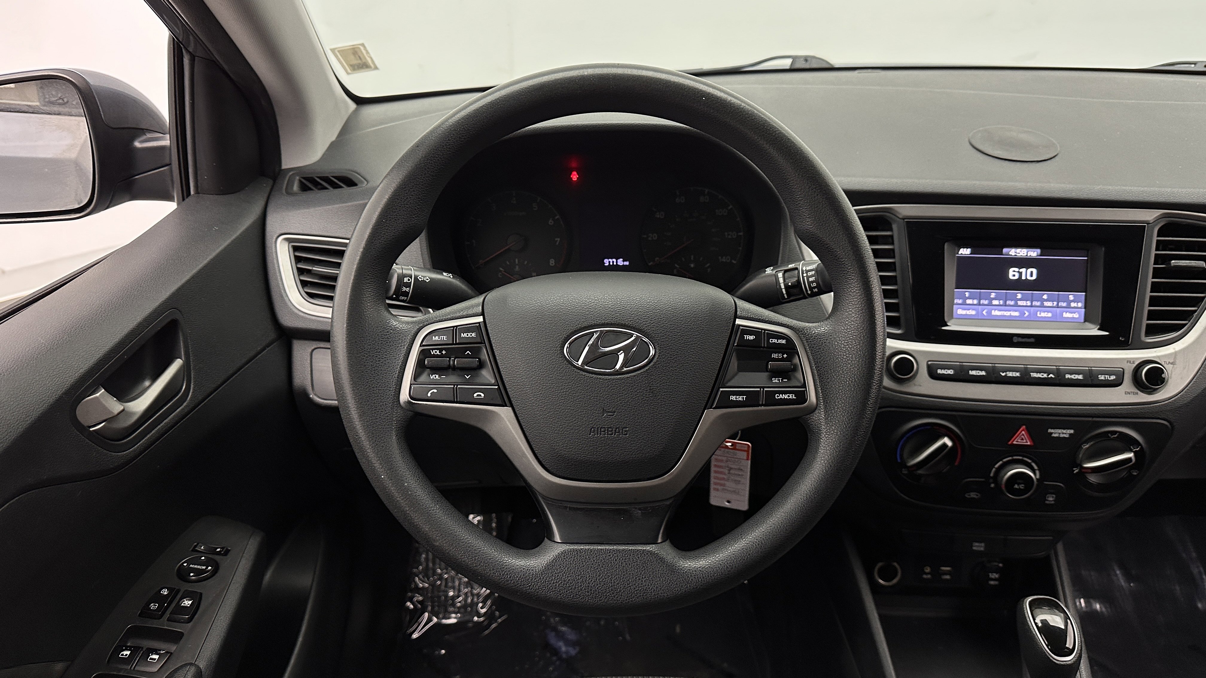 Used 2020 Hyundai Accent SE image 23