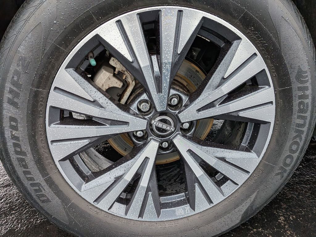 Used 2023 Nissan Rogue SV w/ SV Premium Package image 29