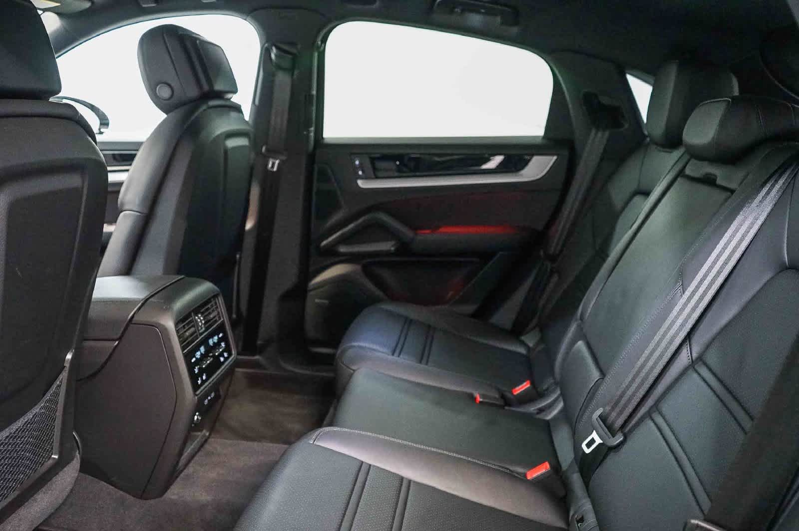 Certified 2026 Porsche Cayenne Coupe AWD/4WD image 21