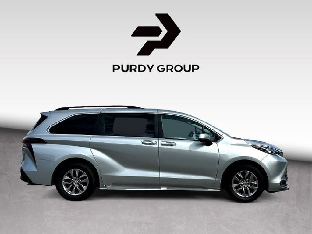Certified 2025 Toyota Sienna XLE FWD image 9