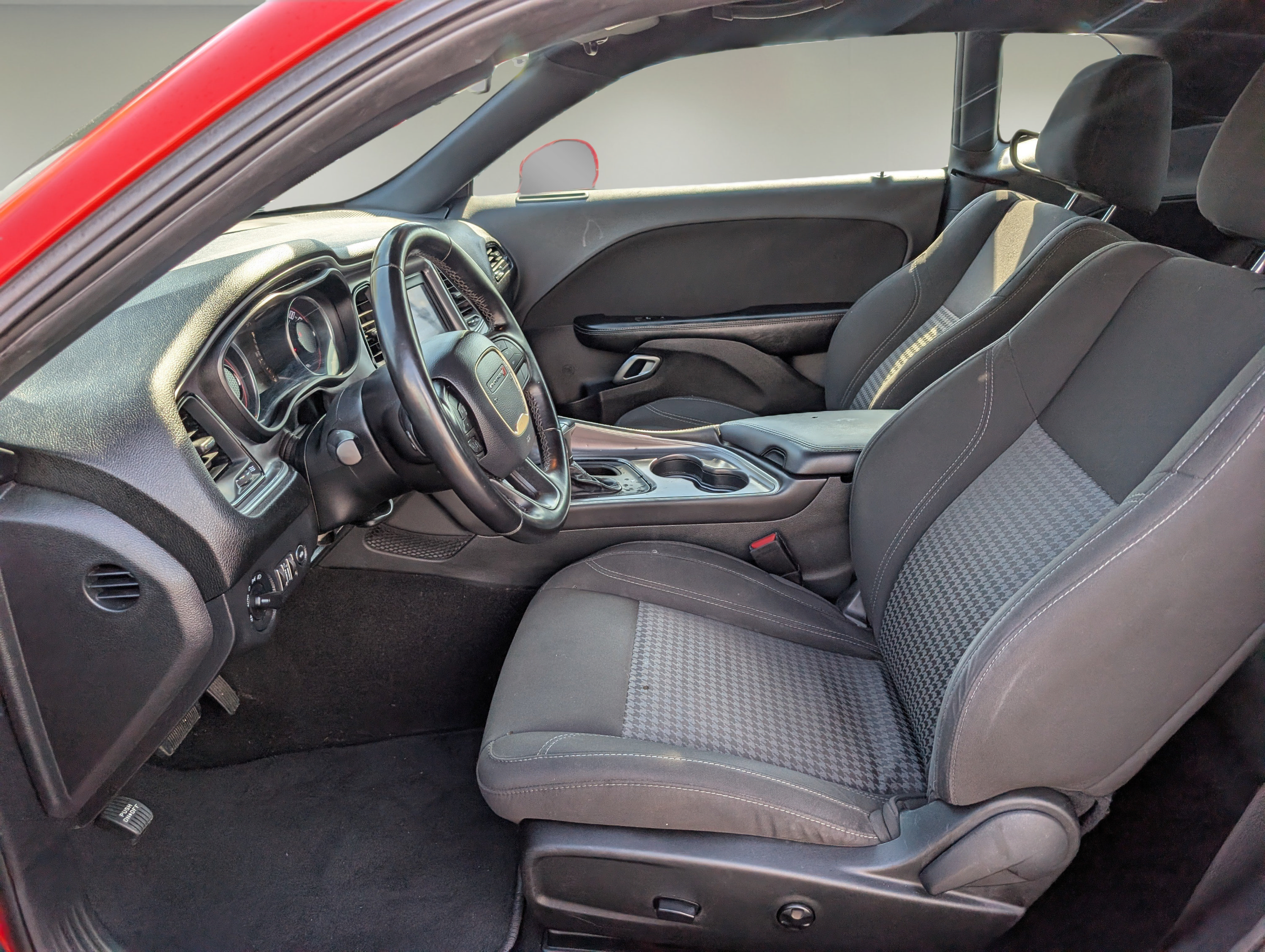 Used 2020 Dodge Challenger SXT RWD image 10