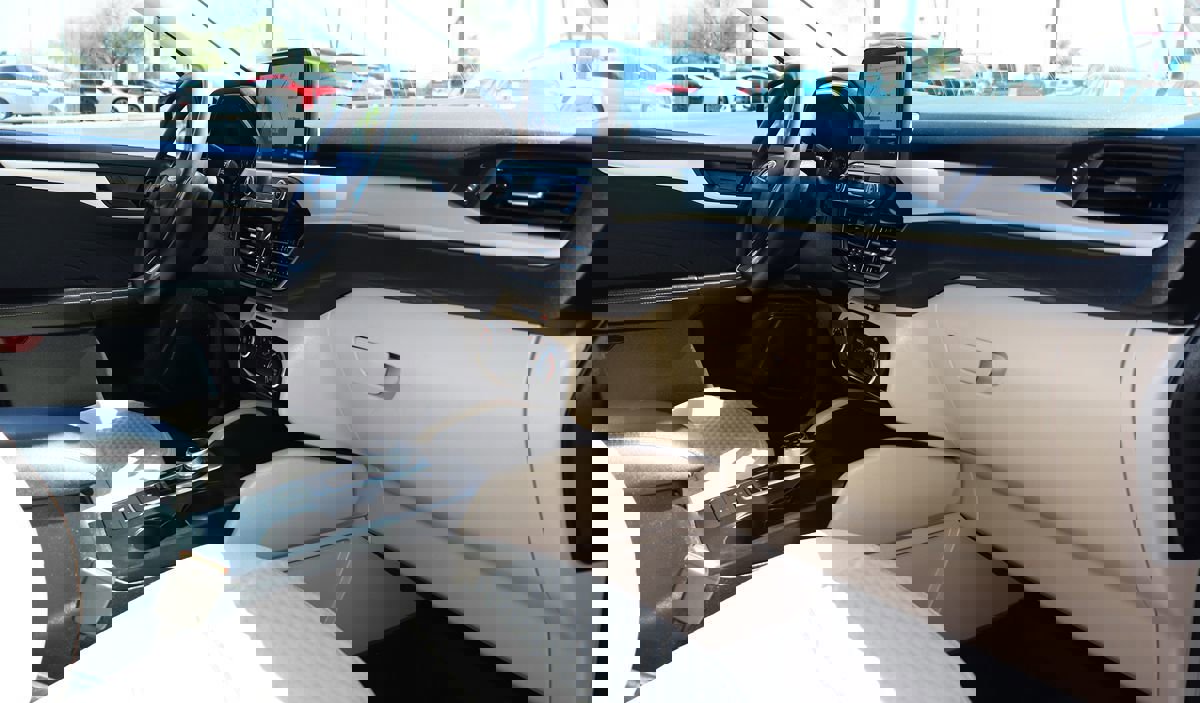 Used 2022 Ford Escape SE image 35