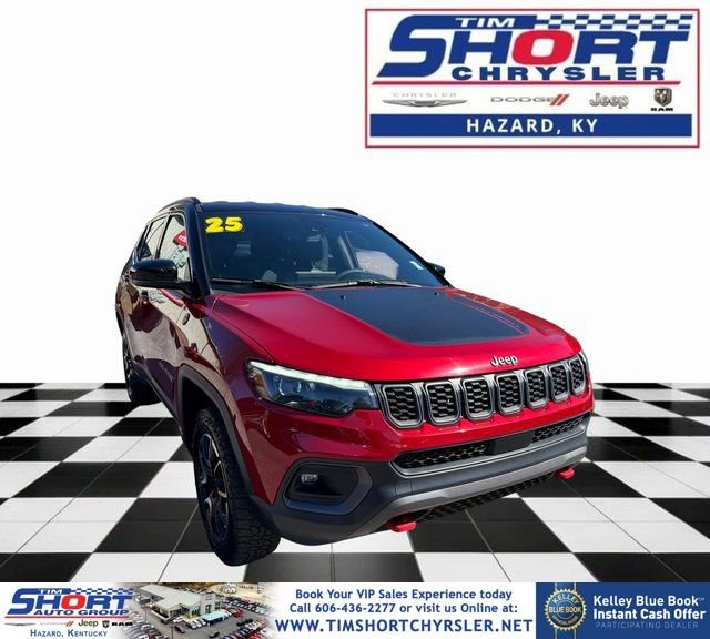 Used 2025 Jeep Compass Trailhawk w/ Trailhawk Elite Group image 1