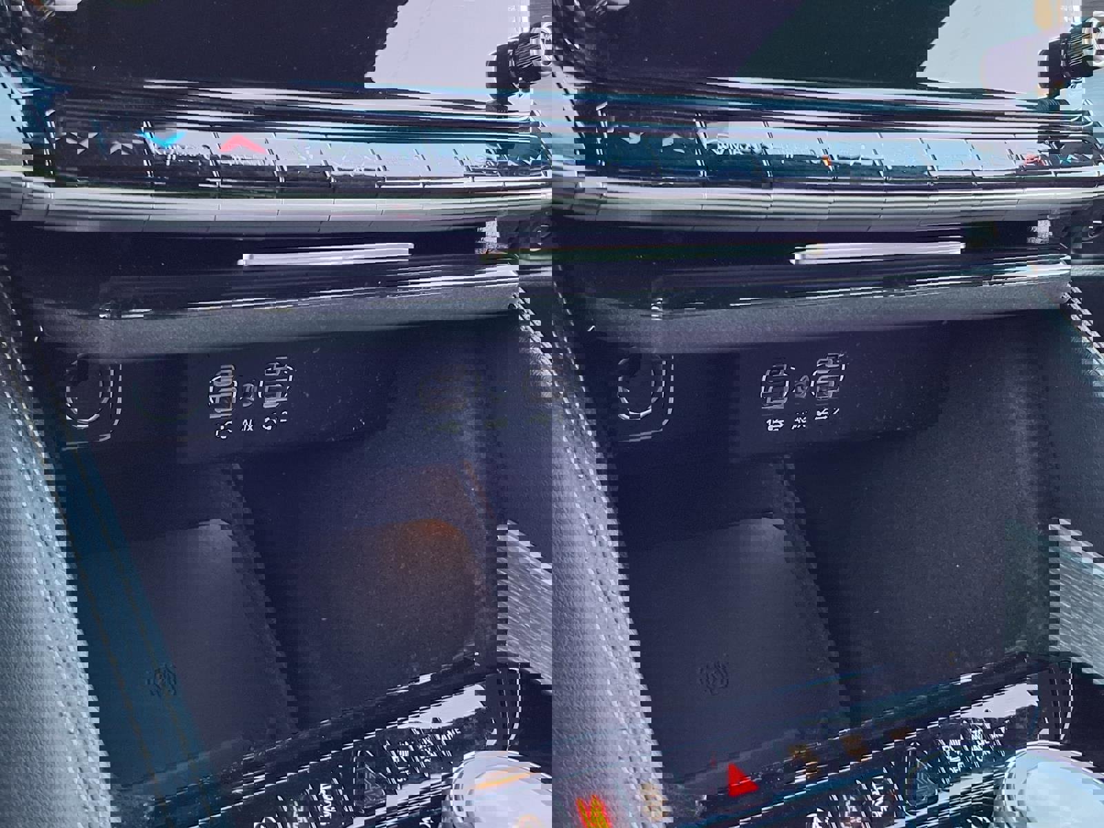 Certified 2024 Jeep Wagoneer L Series III w/ Flexible Seating Group image 14