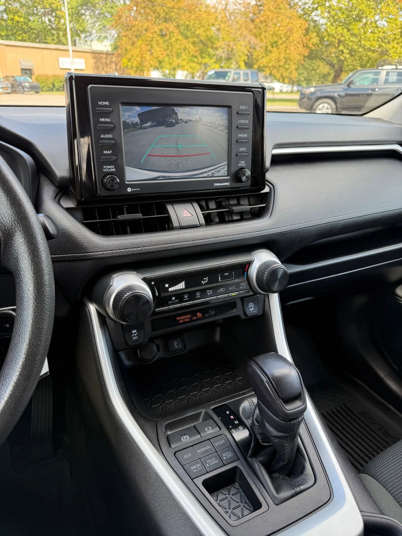 Used 2021 Toyota RAV4 LE image 21