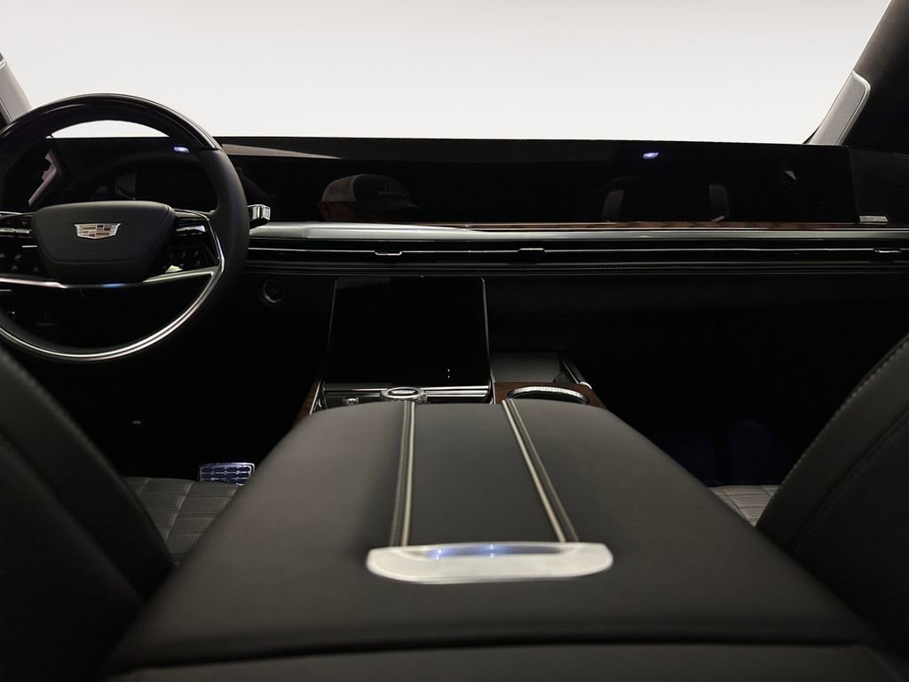 Used 2026 Cadillac Escalade Platinum Sport w/ LPO, ONYX Package image 11