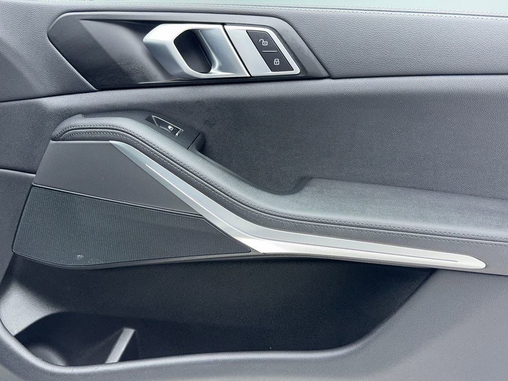 Used 2022 BMW X5 xDrive40i w/ Parking Assistance Package image 47