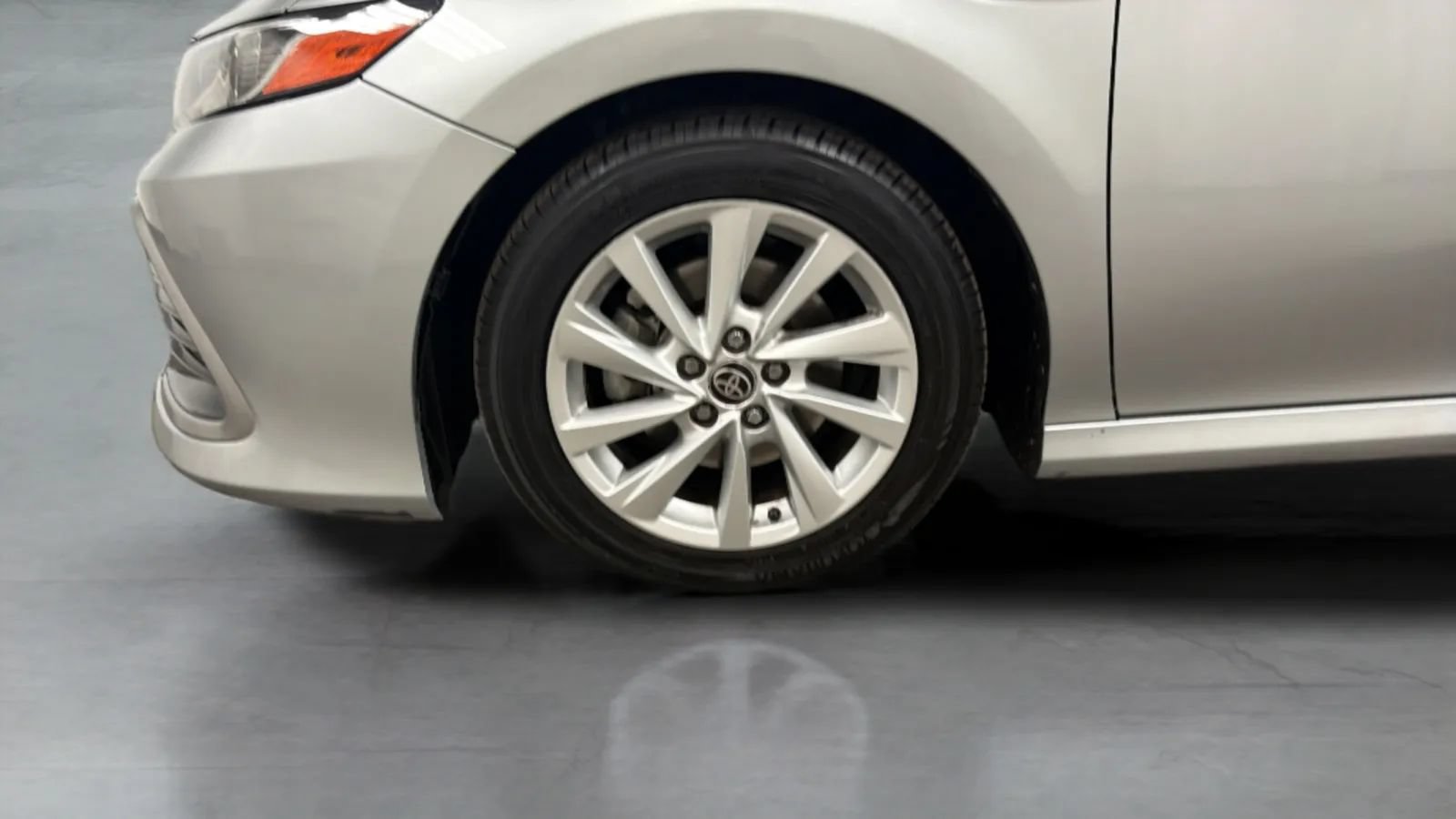 Used 2021 Toyota Camry LE w/ Carpet Mat Package (TMS) FWD image 28