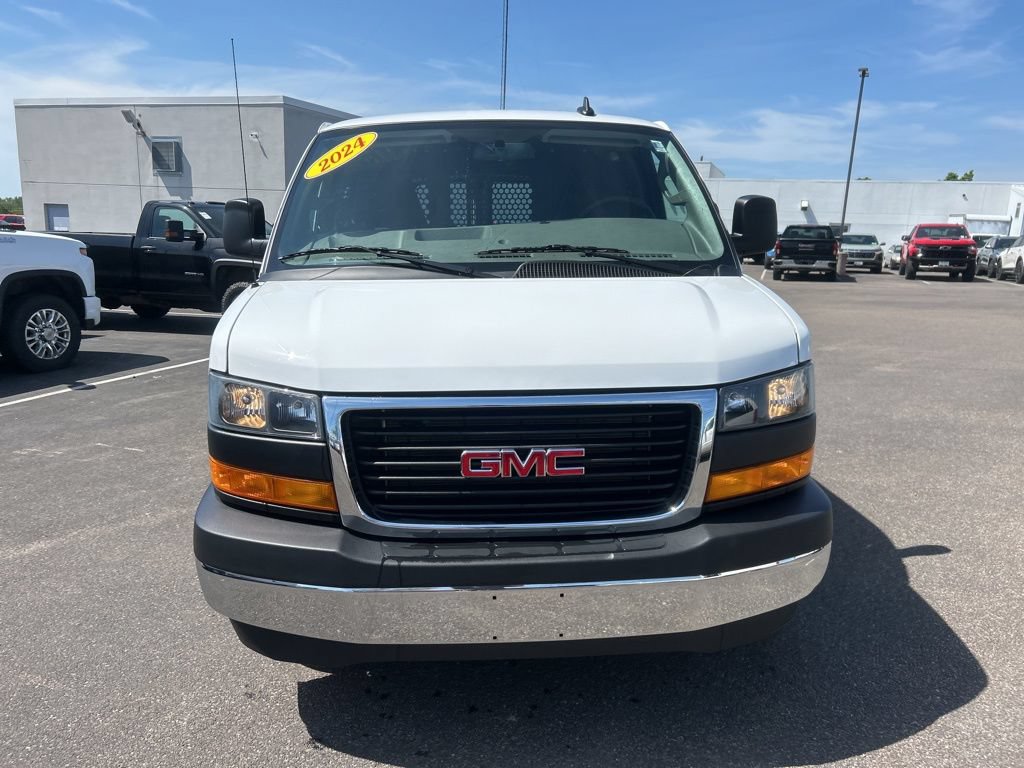 Used 2024 GMC Savana 2500 w/ Driver Convenience Package RWD image 2