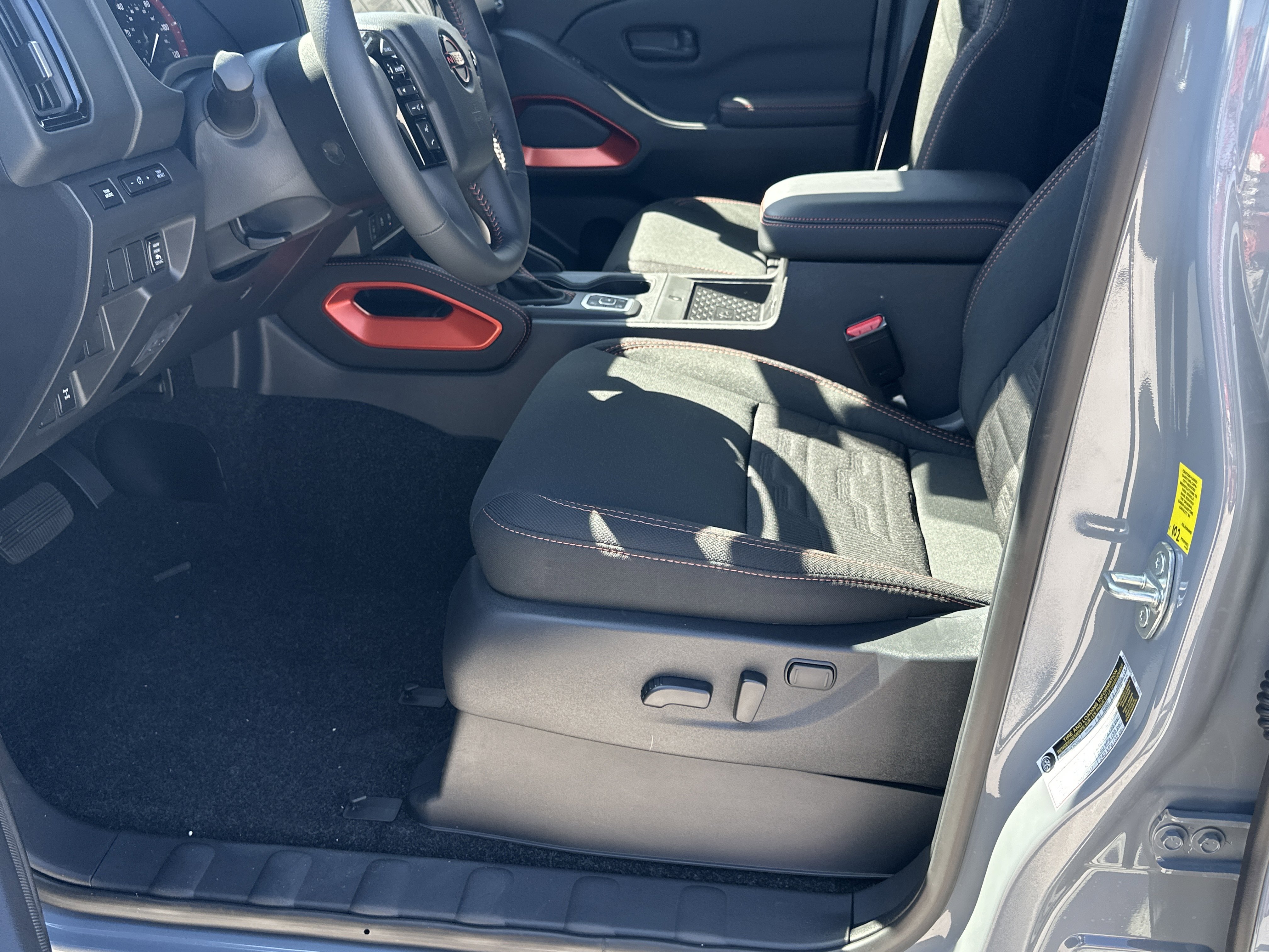 New 2026 Nissan Frontier PRO-4X w/ Pro-4x Convenience Package image 9