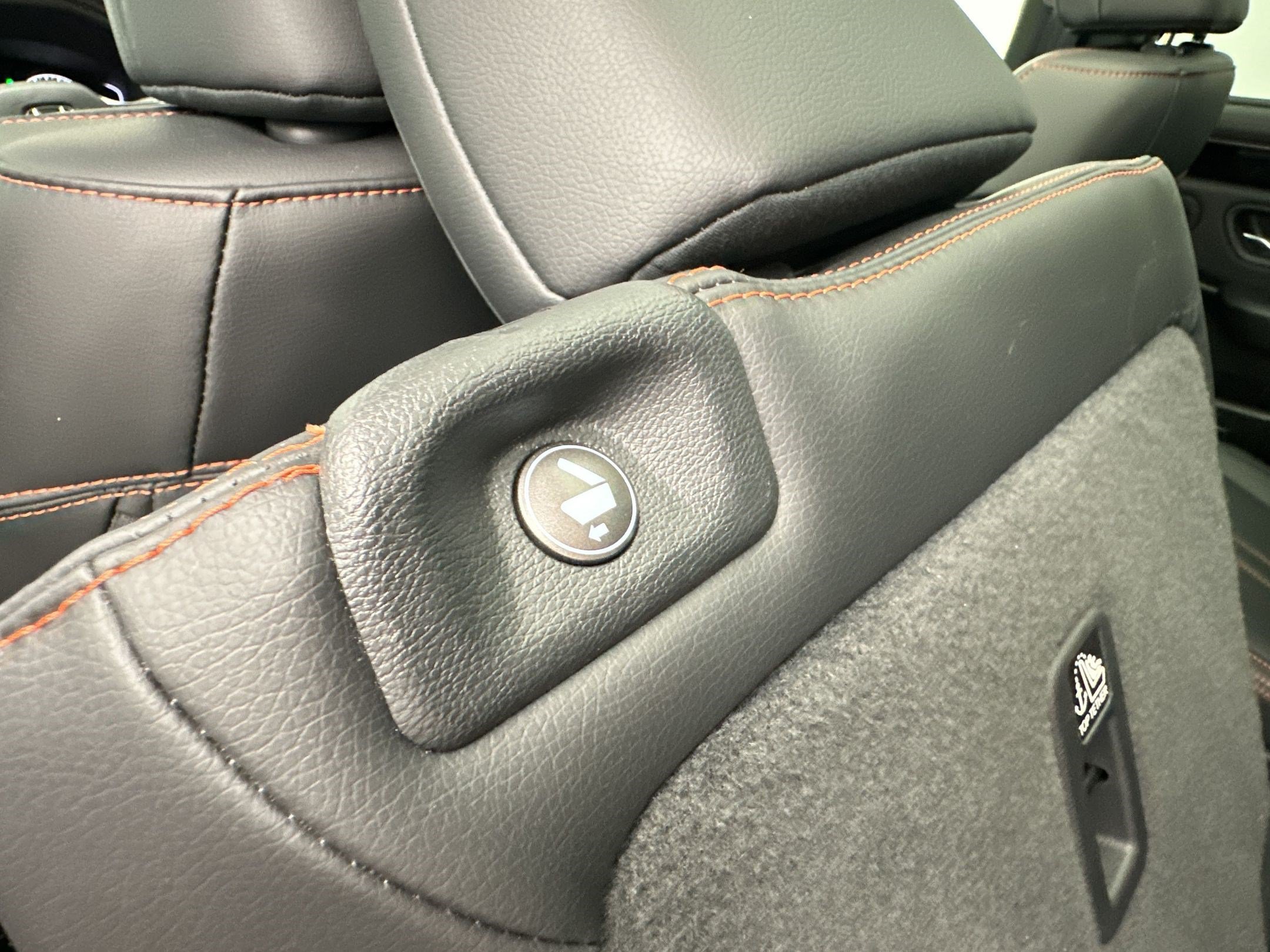 Used 2025 Honda Pilot TrailSport image 32