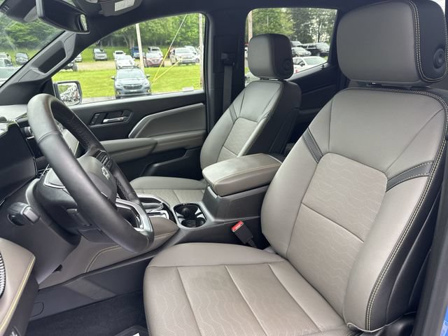 Used 2025 Chevrolet Colorado ZR2 w/ Technology Package AWD/4WD image 15