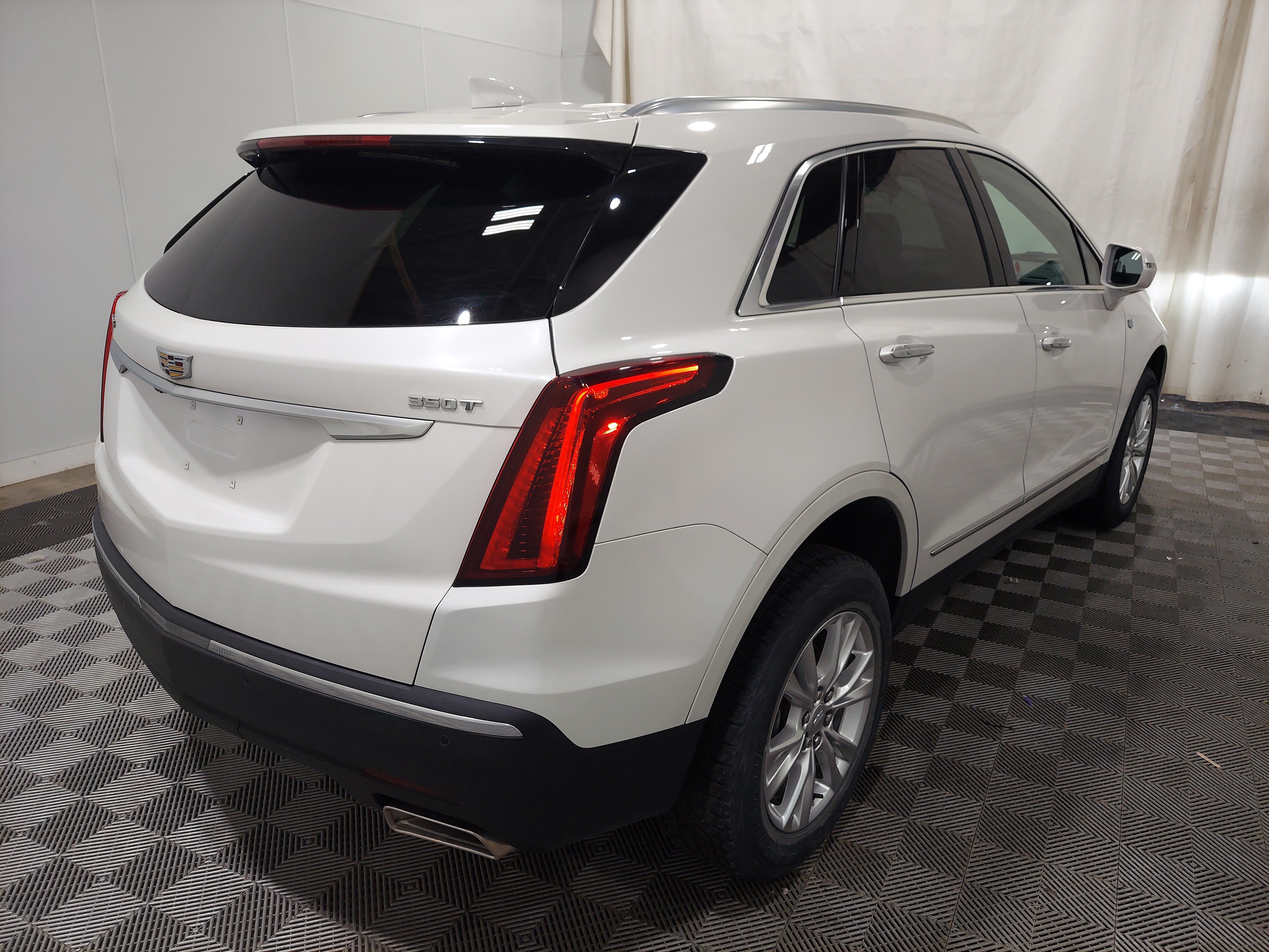 Used 2020 Cadillac XT5 Luxury FWD image 3