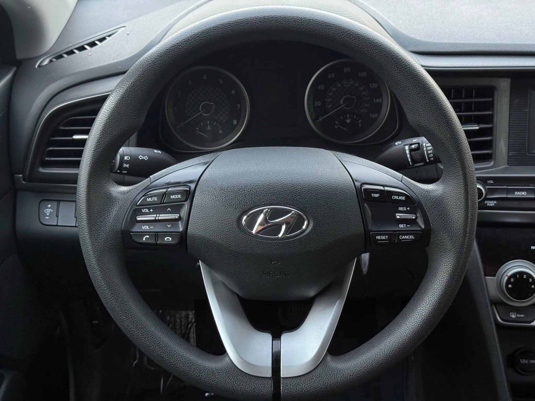 Used 2019 Hyundai Elantra SE image 28