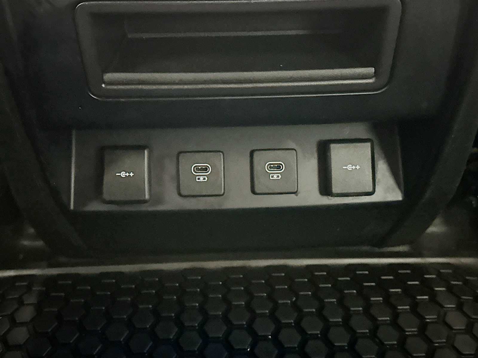 Used 2021 Land Rover Defender 90 X-Dynamic S image 28